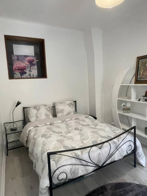 Cosy Apartment In Paris Saint-Ouen  Luaran gambar